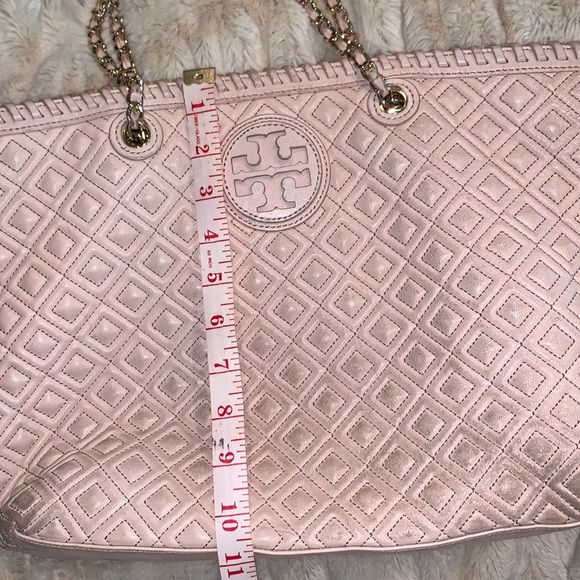 Tory Burch Beige Quilted Leather Marion Tote - Picture 3 of 16